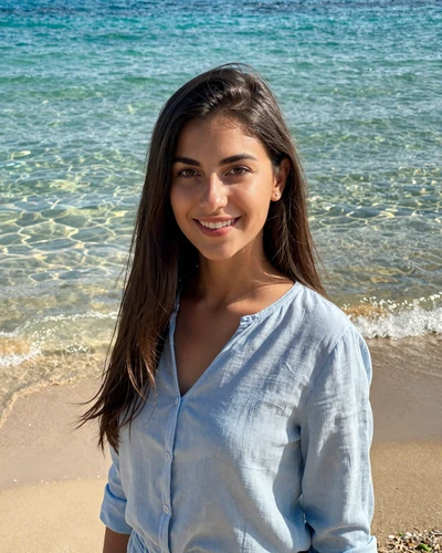 Sophia, 24, cheerful Cypriot woman from Paralimni who finds happiness in beach mornings and family evenings