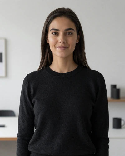 Noor, 31, Dutch design engineer from Eindhoven who values simplicity and emotional honesty