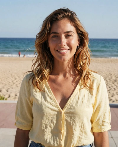 Paula, 29, Valencia woman who believes the perfect date involves sun, paella, and heartfelt conversation