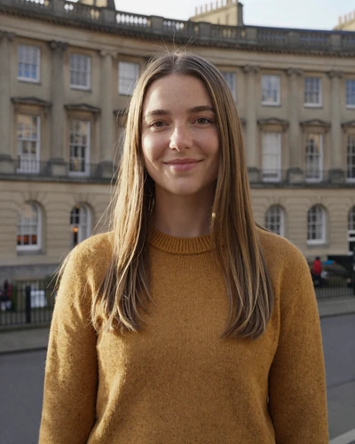 Rosie, 28, British history teacher from Bath seeking cozy relationship