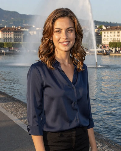 Léonie, 31, multilingual Swiss woman from Geneva working in diplomacy who loves cooking
