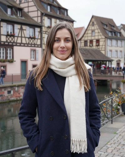 Elise, 29, bilingual French woman from Strasbourg with Franco-German cultural charm