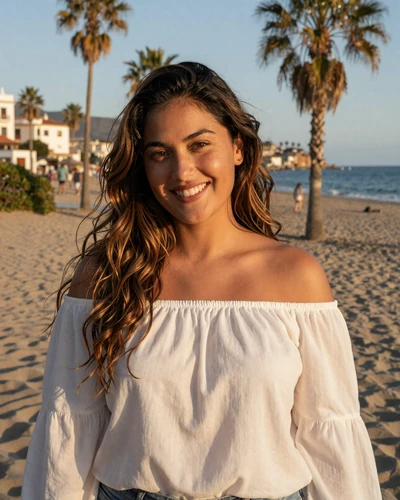 Clara, 26, Málaga woman from the Costa del Sol who loves beach sunsets and deep conversations