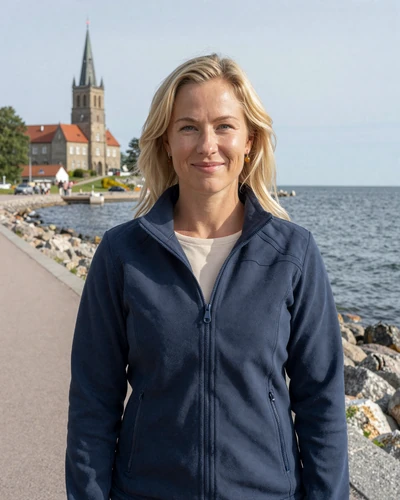Riina, 31, Estonian physical therapist from Haapsalu who loves sea kayaking and outdoor adventures