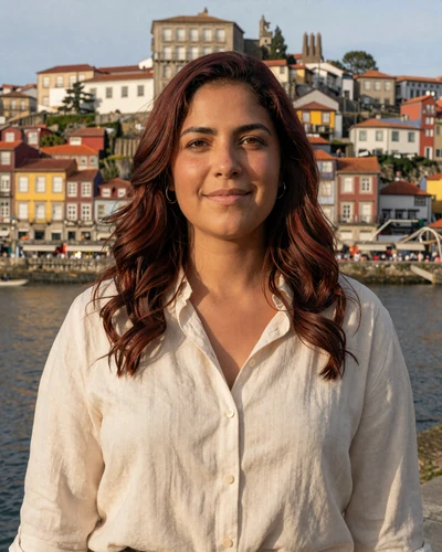 Ines, 32, Portuguese woman from Porto seeking a cross-border connection