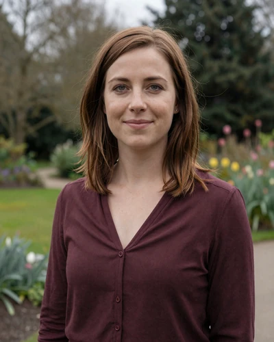 Sophie, 30, British woman from Birmingham who values loyalty and good food