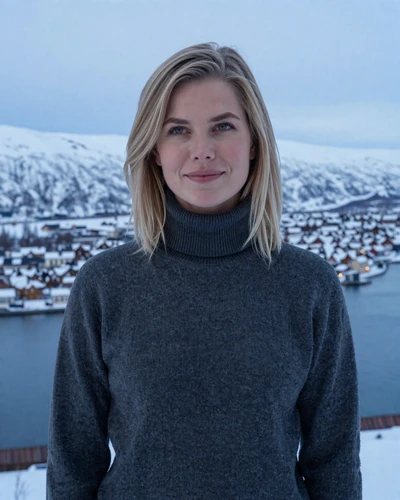 Linnea, 32, Norwegian woman from Tromsø who loves the Northern Lights and romance