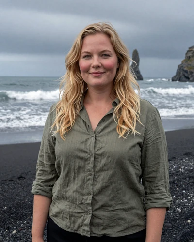 Sólveig, 30, Icelandic yoga instructor from Garðabær who values presence and genuine connection
